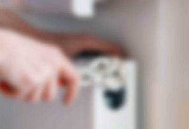 How to Manually Clean a Toilet